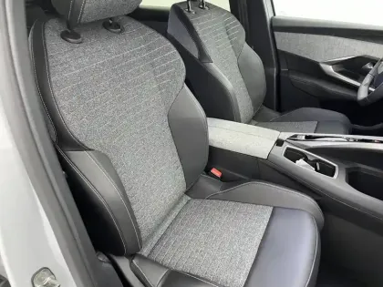 Photo 26 Peugeot 3008  Electrique 210 ch 73 kWh