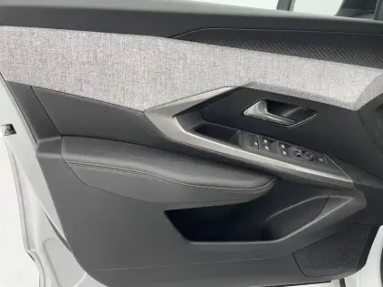 Photo 31 Peugeot 3008  Electrique 210 ch 73 kWh