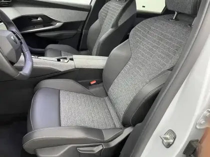 Photo 13 Peugeot 3008  Electrique 210 ch 73 kWh