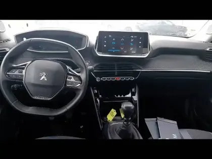 Photo 10 Peugeot 2008  PureTech 130 S&S BVM6