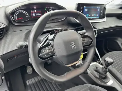 Photo 8 Peugeot 208  PureTech 100 S&S BVM6