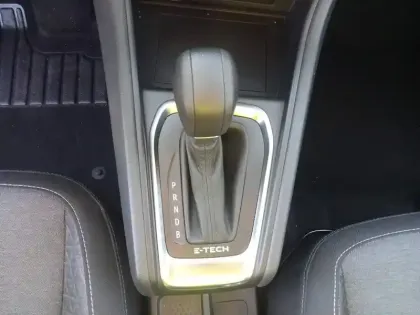 Photo 12 Renault Captur  E-Tech full hybrid 145