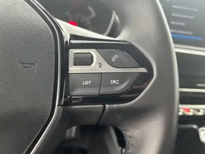 Photo 48 Peugeot 208  PureTech 100 S&S BVM6