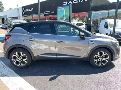 Photo 9 Renault Captur  E-Tech full hybrid 145