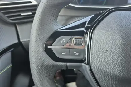 Photo 19 Peugeot 208  Electrique 156 ch 54 kWh