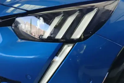 Photo 37 Peugeot 208  PureTech 100 S&S EAT8