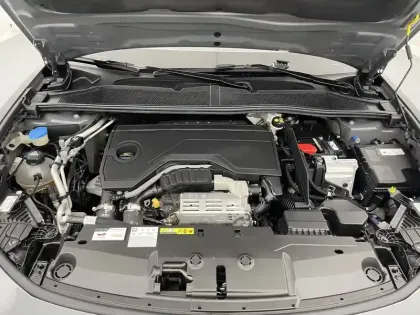 Photo 20 Peugeot 408  Hybrid 136 e-DCS6