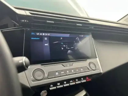 Photo 22 Peugeot 308  SW Hybrid 145 e-DCS6