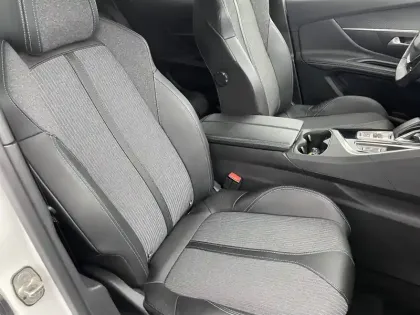 Photo 46 Peugeot 3008  Hybrid 225 e-EAT8