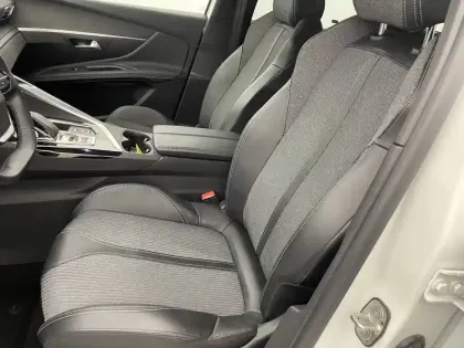 Photo 33 Peugeot 3008  Hybrid 225 e-EAT8