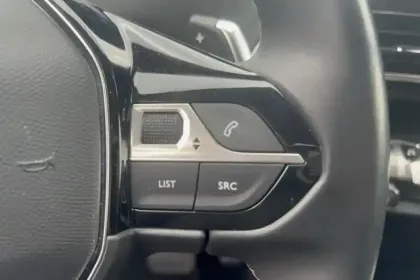 Photo 16 Peugeot 3008  Hybrid 225 e-EAT8