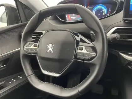 Photo 51 Peugeot 3008  Hybrid 225 e-EAT8
