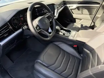 Photo 11 Volkswagen Touareg  3.0 TSI eHybrid 381ch Elegance 4Motion BVA8