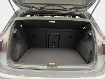 Photo 8 Volkswagen Golf  1.5 eTSI EVO2 150ch R-Line DSG7