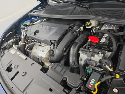 Photo 10 Peugeot 408 PHEV 225ch GT e-EAT8 Suréquipée + Toit ouvrant