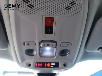 Photo 16 Peugeot 2008  PureTech 100 S&S BVM6