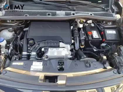 Photo 11 Peugeot 2008  PureTech 100 S&S BVM6