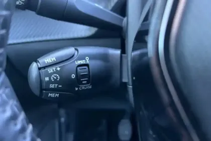 Photo 22 Peugeot 208  PureTech 100 S&S BVM6