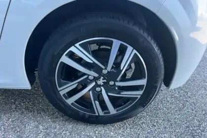 Photo 8 Peugeot 208  PureTech 100 S&S BVM6