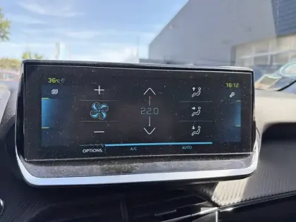 Photo 17 Peugeot 208  Electrique 50 kWh 136ch