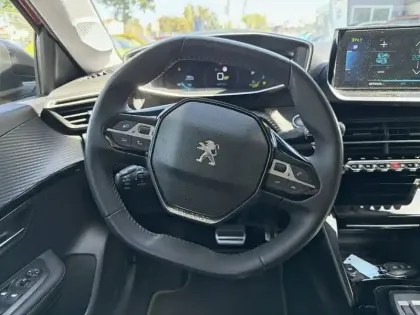 Photo 8 Peugeot 208  Electrique 50 kWh 136ch