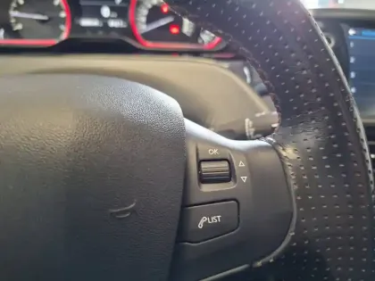 Photo 31 Peugeot 2008  PureTech 110ch S&S EAT6