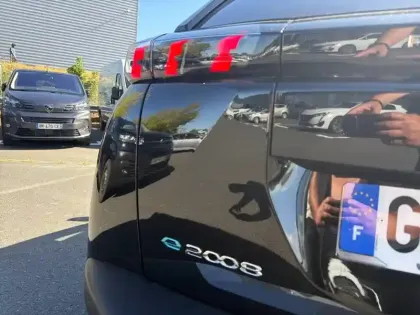 Photo 16 Peugeot 2008  Electrique 136 ch