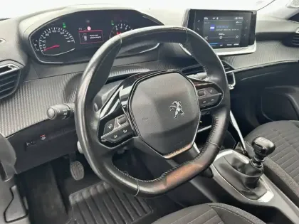 Photo 28 Peugeot 2008  PureTech 100 S&S BVM6