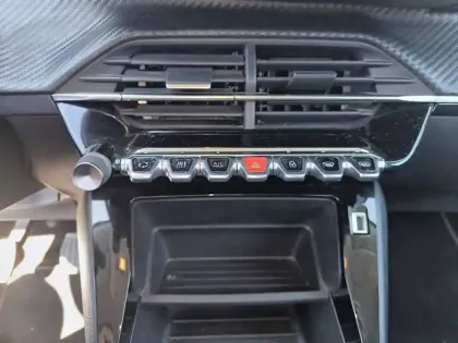 Photo 14 Peugeot 2008  PureTech 100 S&S BVM6