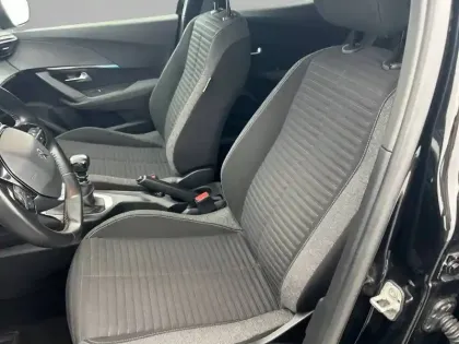 Photo 30 Peugeot 2008  PureTech 100 S&S BVM6