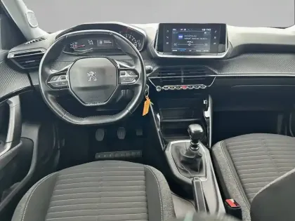 Photo 27 Peugeot 2008  PureTech 100 S&S BVM6