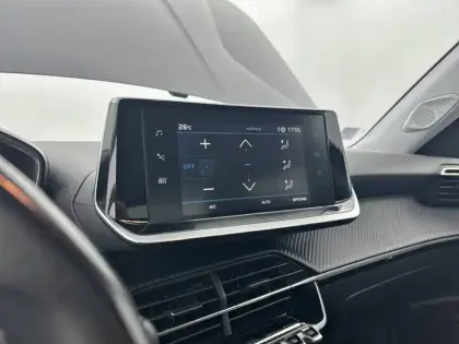 Photo 39 Peugeot 2008  PureTech 100 S&S BVM6