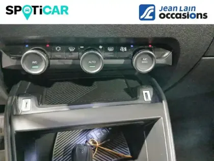 Photo 14 Citroën C4 e- 136 ch Automatique