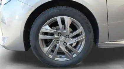 Photo 10 Peugeot 208  PureTech 75 S&S BVM5
