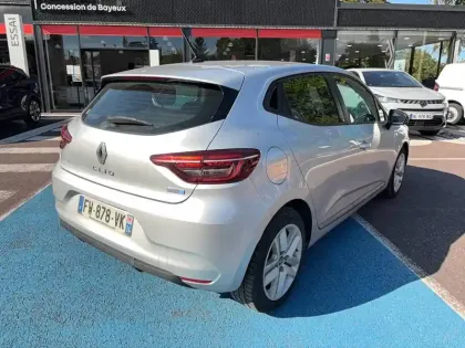 Photo 8 Renault Clio  E-Tech 140