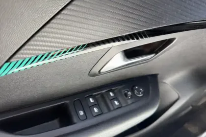 Photo 10 Peugeot 208  PureTech 100 S&S BVM6