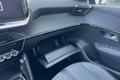 Photo 14 Peugeot 208  Hybrid 100 e-DCS6