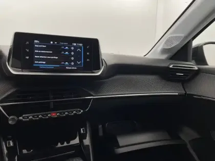 Photo 48 Peugeot 208  PureTech 100 S&S BVM6