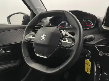 Photo 52 Peugeot 208  PureTech 100 S&S BVM6