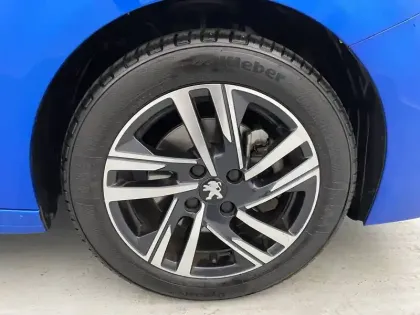 Photo 41 Peugeot 208  PureTech 100 S&S BVM6