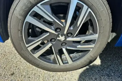 Photo 13 Peugeot 208  PureTech 100 S&S BVM6