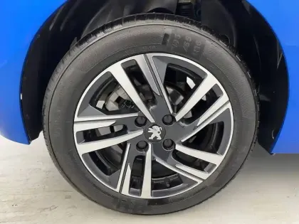 Photo 42 Peugeot 208  PureTech 100 S&S BVM6