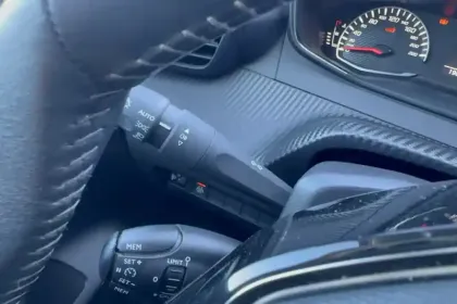 Photo 21 Peugeot 208  PureTech 100 S&S BVM6