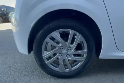Photo 27 Peugeot 208  PureTech 100 S&S BVM6
