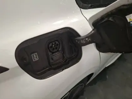 Photo 30 Peugeot 308  Electrique 54 kWh 156ch