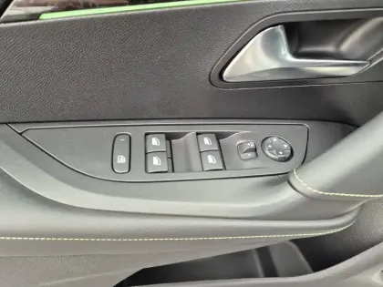 Photo 21 Peugeot 2008  Electrique 136 ch