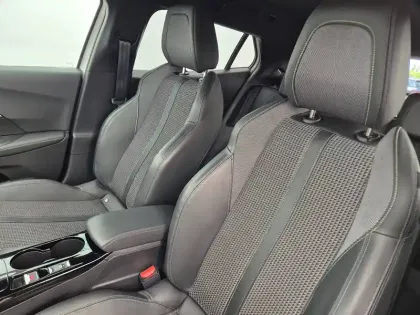 Photo 8 Peugeot 2008  Electrique 136 ch