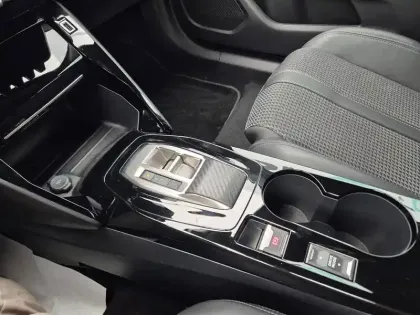 Photo 12 Peugeot 2008  Electrique 136 ch