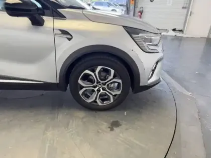 Photo 36 Renault Captur  E-Tech full hybrid 145
