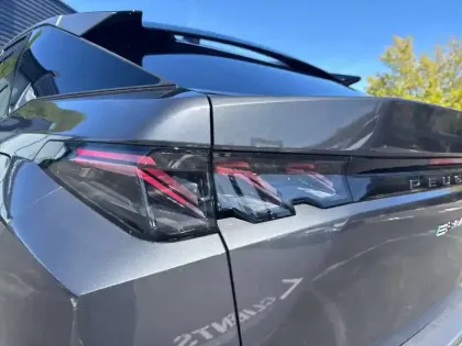 Photo 16 Peugeot 3008  Electrique 210 ch 73 kWh